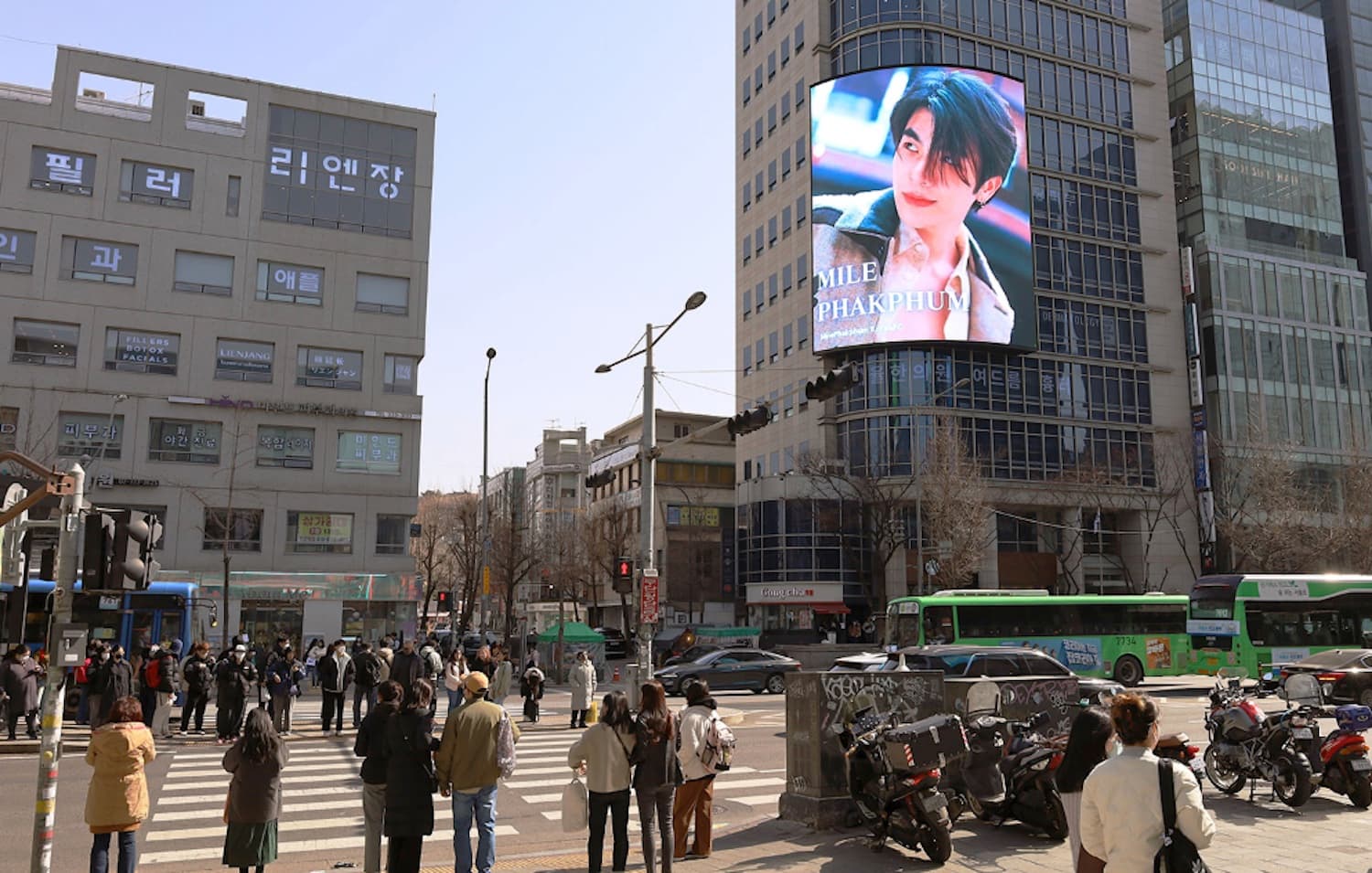 홍대 미래프라자 전광판 광고